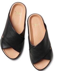 New BEEK Women's Kite Leather Platform
Crisscross Black Slide Sandal